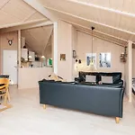 4 Star Holiday Home In Ebeltoft بيت للعطل